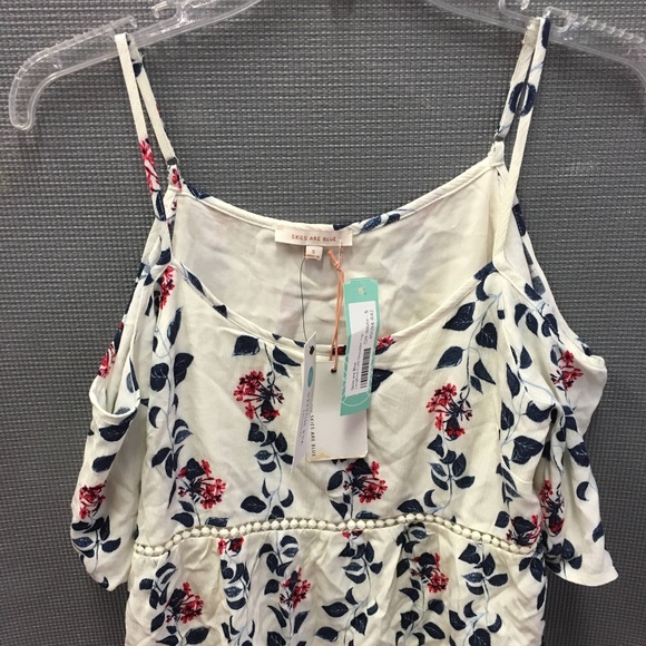 Langlock Cold Shoulder top - Picture 3 of 7